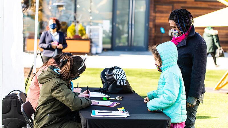 People signing up for Noon Yards Eve celebration