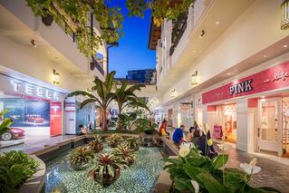 Ala Moana Center fountain