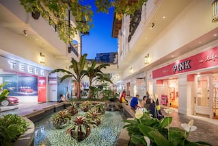 Ala Moana Center fountain